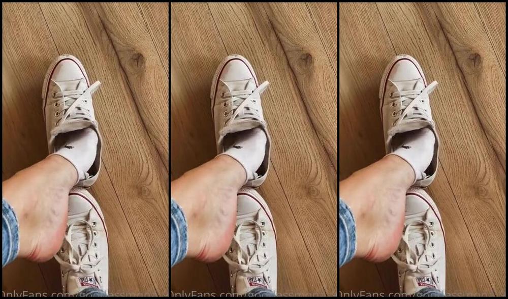 Goddessmona 91 Onlyfans Meine Converse Chucks Fhren Bald Ein Eigenes Leben Und Zu Diesen Socken Muss Ich Wohl Auch Nicp