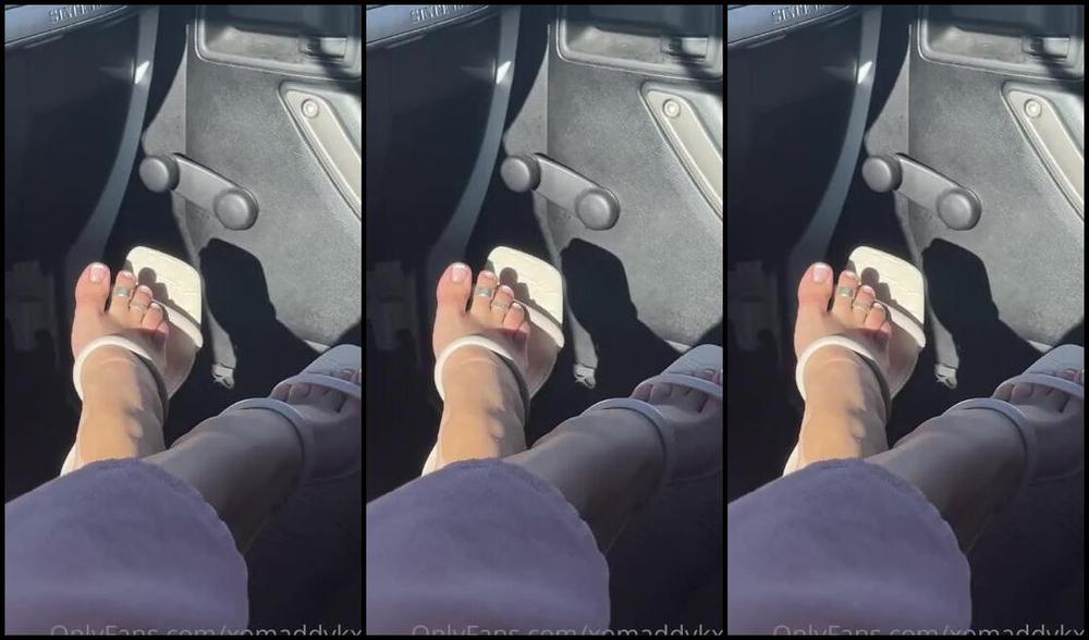 Goddess Kaylee Aka Xomaddykxo Onlyfans The Tops Of My Toes Were Highly Requested So Here S Me Playing Around In The Car And Having A Littlep