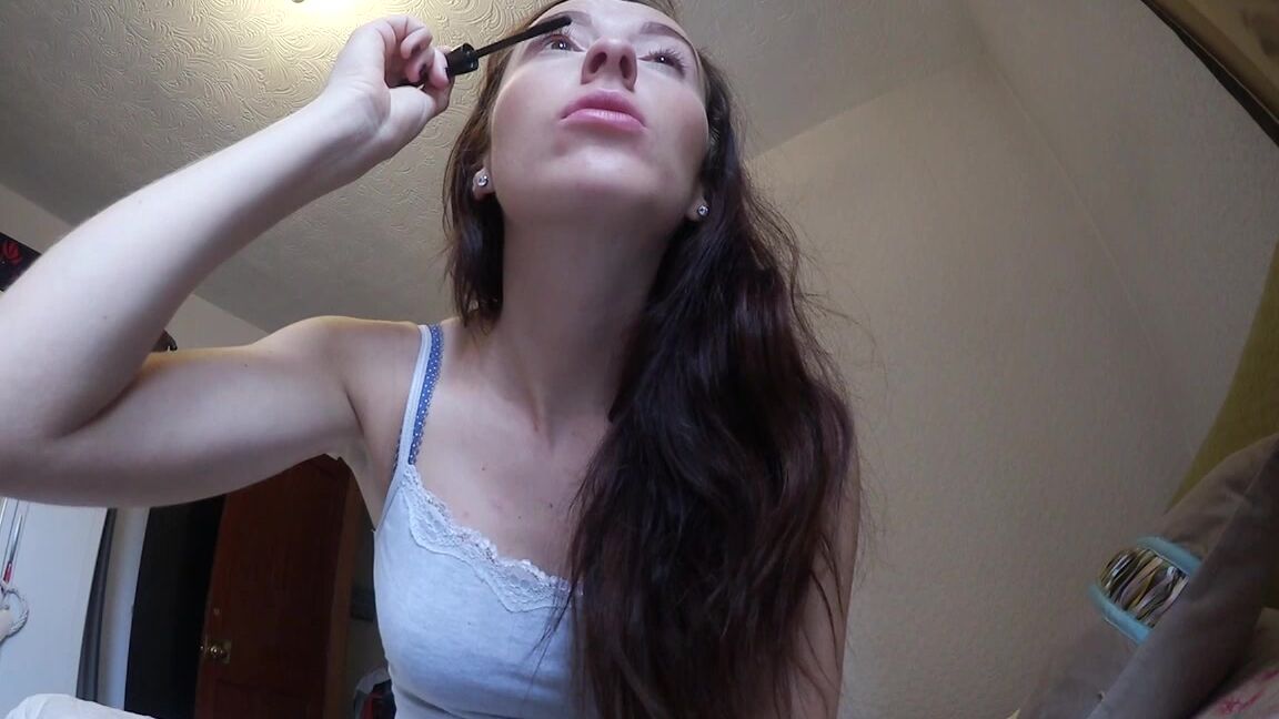 Sophia Smith Bare Face To Make Up Face Mp