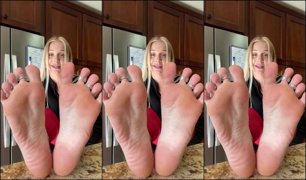 Xomaddykxo Couldn T Keep You Waiting Footboy I Know You Had To Cum For These Perfect Pink Arches