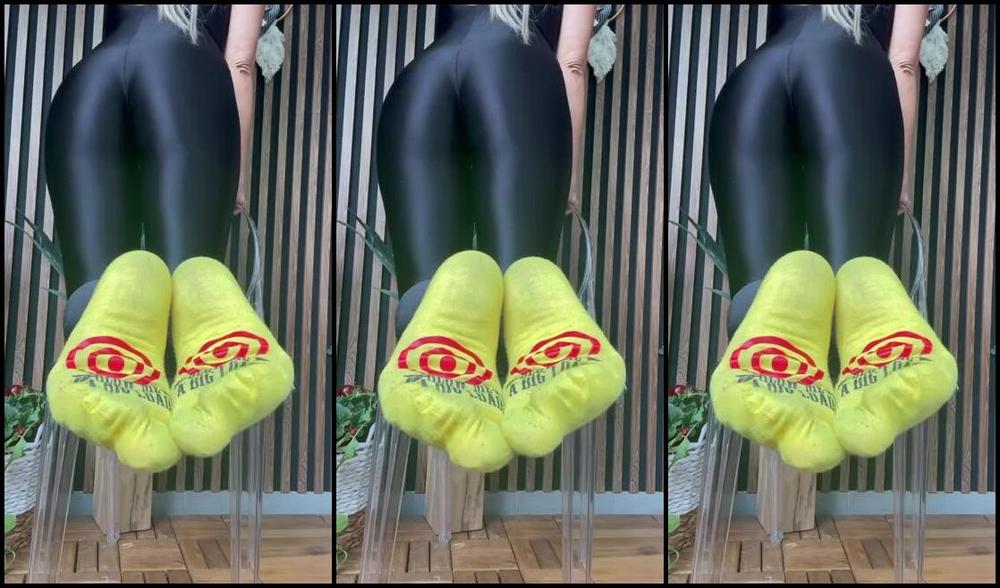 Queenfeetred Nicknamed Queenfeetred Onlyfans Blow Me A Big Load Tr