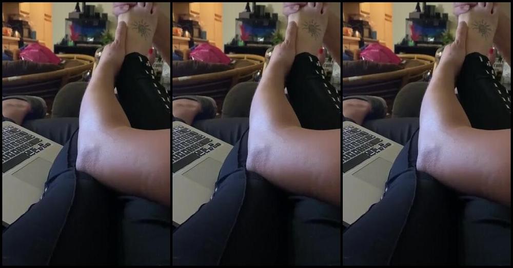 Capri Nicknamed Capritoes Onlyfans This Fucking Guy I Told Him No F J And Now He S Fucking Around Playing Pretend W The Bottle Lmao