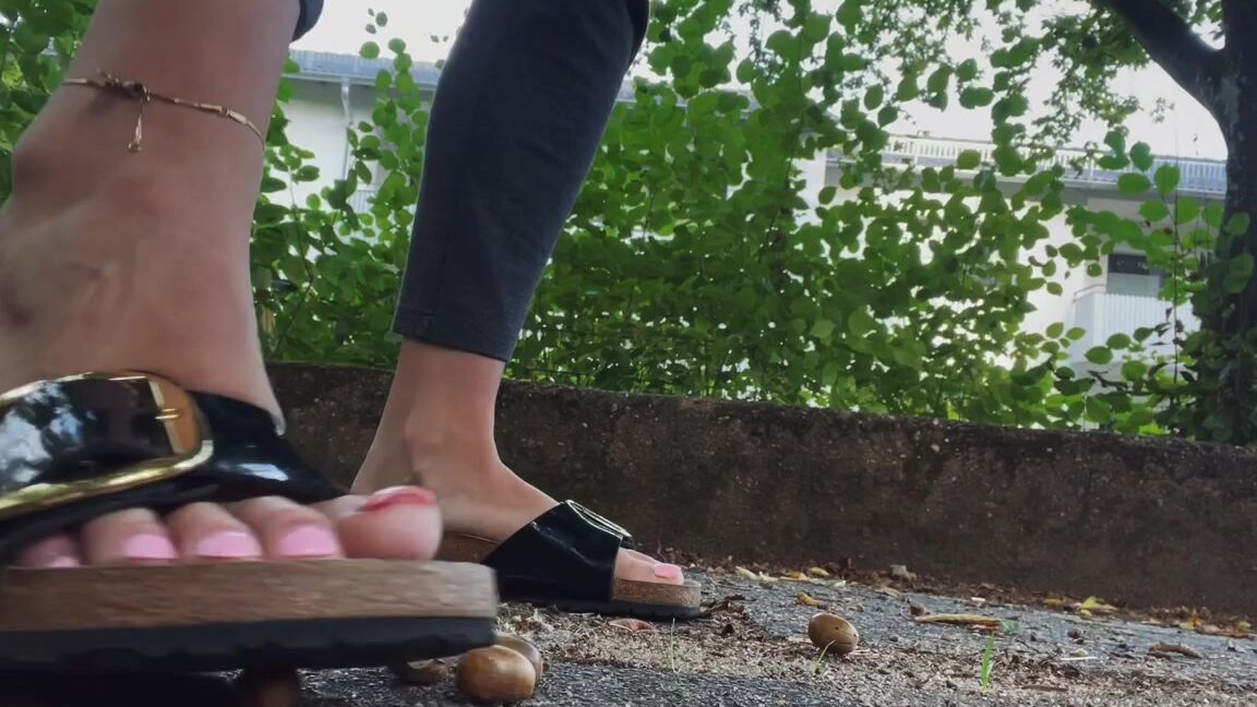 Goddessmona 91 Onlyfans Wenn Ich Langweile Habe Zerquetsche Ich Gerne Bedeutet Langweile Mich Niemals When Im Boredp