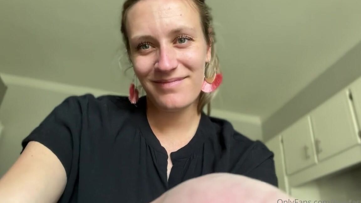 Giantess Tara Nicknamed Giantesstara 04 28 2022 Onlyfans Video Feeling Loving Towards My Tiny Toy