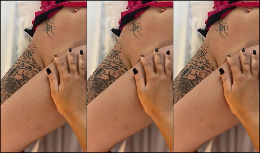 CutieDaisyMay093 Catching Candy masturbating over me manyvids