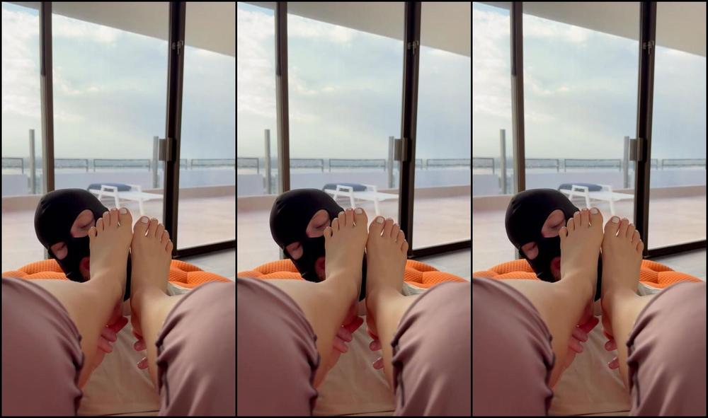 Super Soles 3646859706 01 15 2025 New Foot Worship Video With Livialovex She S An Actual Pro Model And Loves Having Her Feet