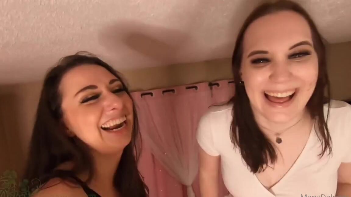 Dakota Charms Nicknamed Dakotacharms Onlyfans Jessa Rain And Dakota Jump On The Bed And Step Daddy Watches Secretly