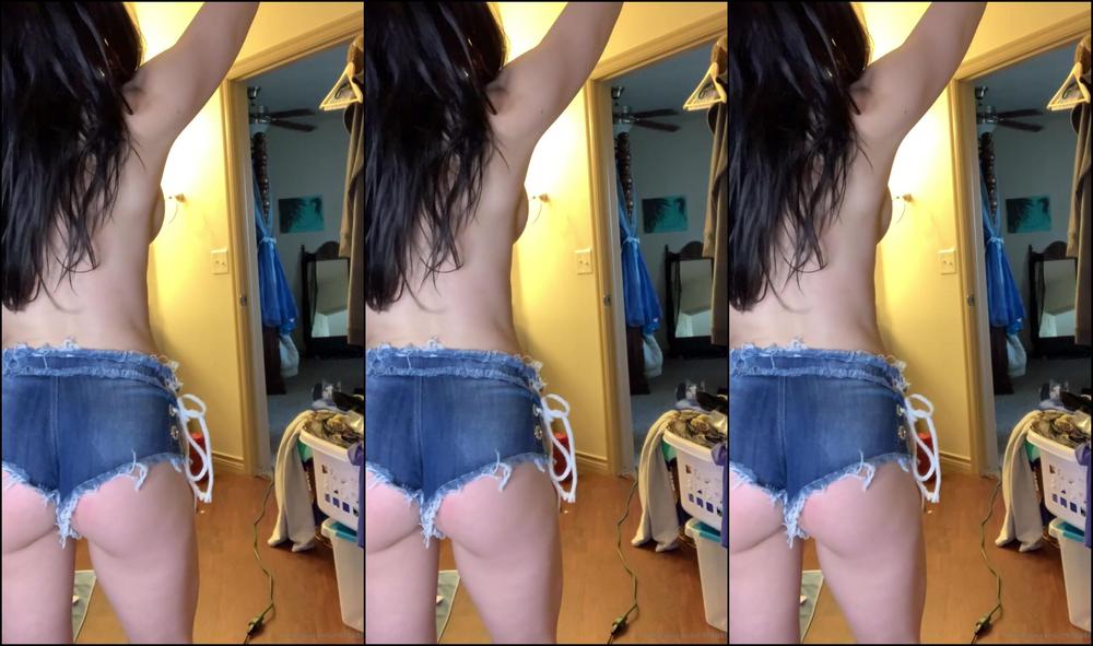 Heidi Lee Bocanegra Changing For Yoga