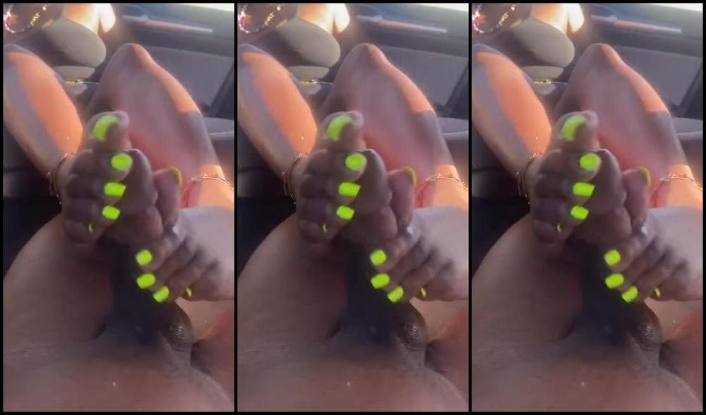 Rosewrinkles Onlyfans Saw Me Walking And Asked For A Fj Sample Think I Should Finish