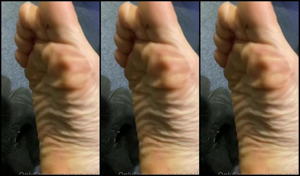 Anas Socks Nicknamed Anas Socks Onlyfans Taking My Uggs Off Sweaty Juicy Soles