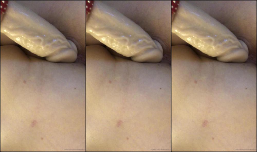 daniellederekxo-25-12-2019-111223847-again-happy-holidays.-please-come-see-me-this-week-participate-in-only-fans.-i-m-sending