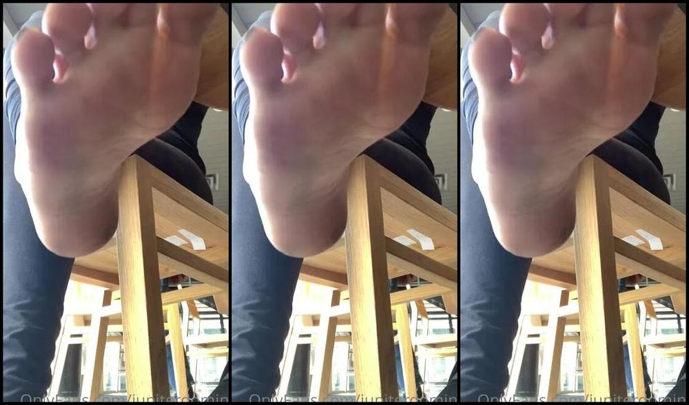 Jupiter Domina Nicknamed Jupiterdomina Onlyfans Flip Flop Dangle At Sbux In Two Parts