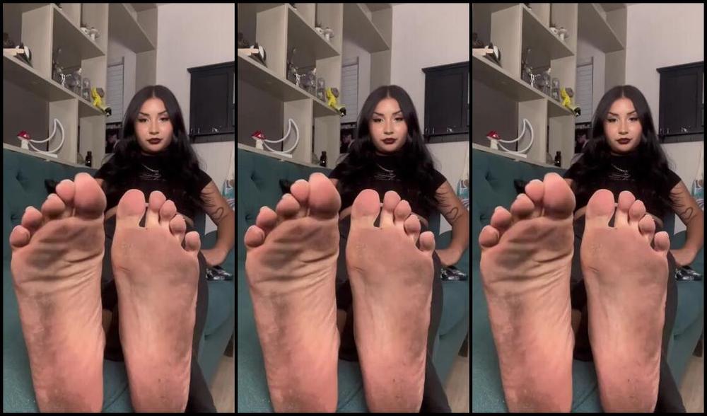 Jade Nicknamed Jadexvalentina Onlyfans For My Dirty Foot Lovers Lick Them Clean Now