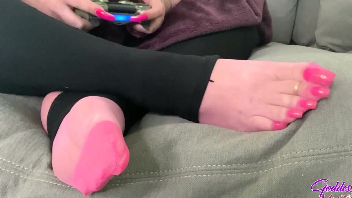 Goddessmiia Onlyfans A Perfect Friday Night I Ignore You Get Lost In My Game And You Get Lost Staring At My Perfectio