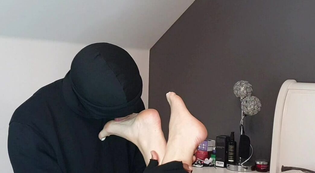 Louinheels Probably One Of My Favourite Positions Ankles Held Tight And Soles And Toes Enjoyed Soles Swallower