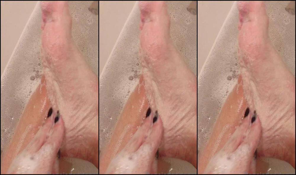 roseisdeadagain-09-11-2020-1228019218-5-minute-bubble-bath-foot-rubs