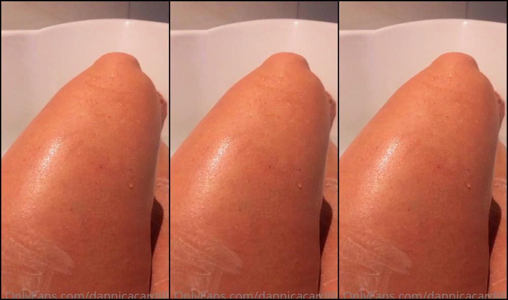 Dannicacardillo 2925962075 07 01 2023 Dando Banho Nela