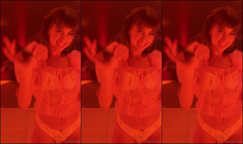 Rileyreidx Me And Abbiemaley Are The Life Of This Party Friday Night