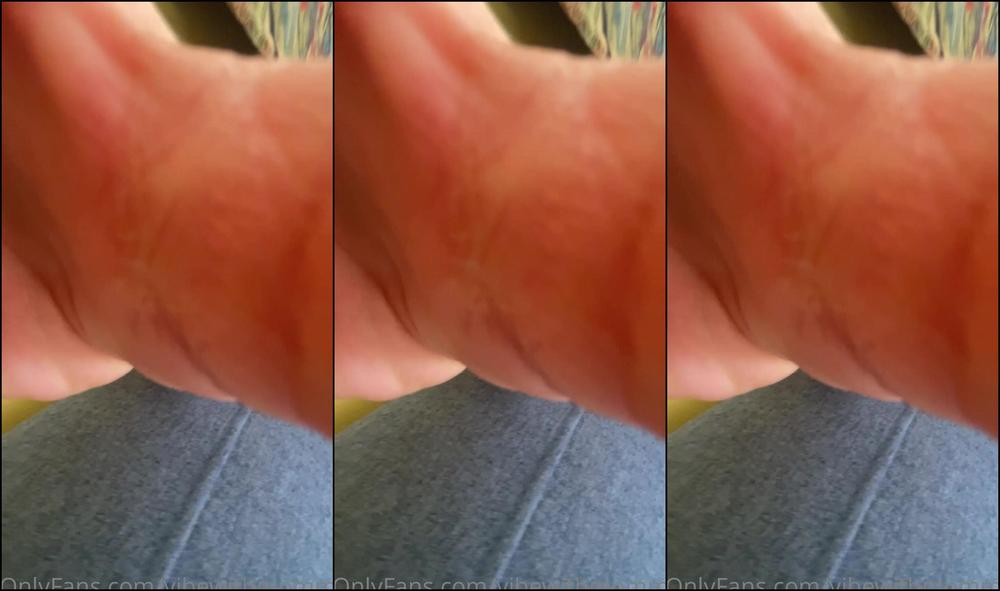 vibewithmommy-31-01-2022-2344083009-me-trying-to-figure-out-how-i-m-going-to-be-fucking-this-cock-from-now-on.-it-literally-