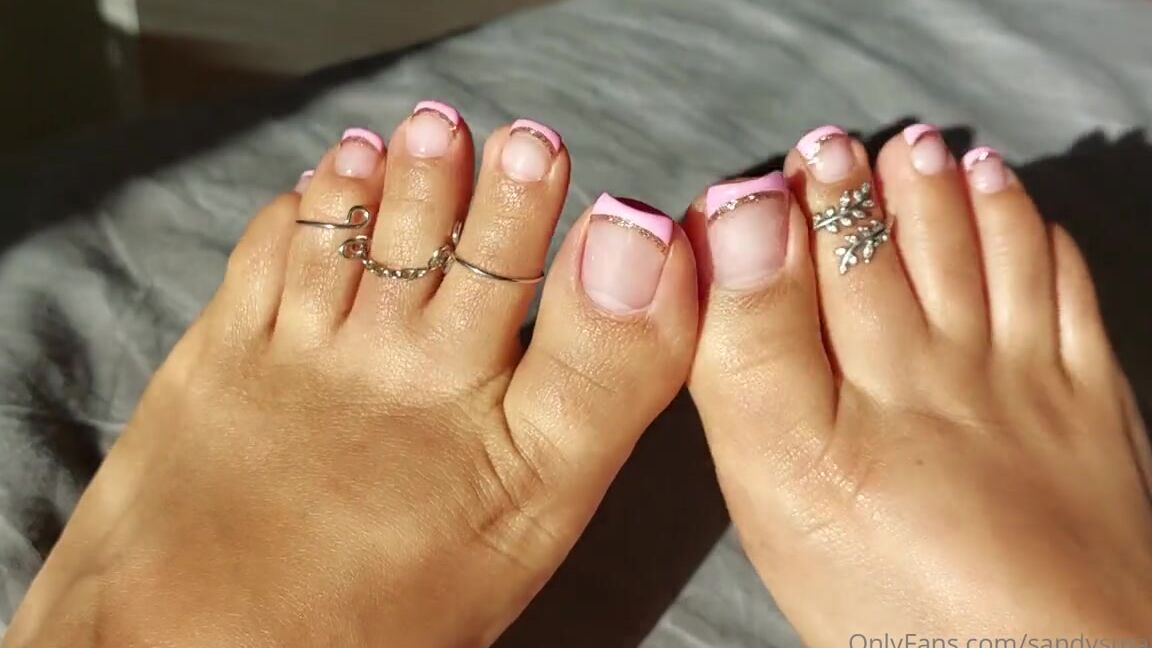 Mica Sandy Nicknamed Sandysmallfeet Onlyfans Oily Toes Closeup Is So Mouth Watering Toes So Soft Clean And Glistening Are You