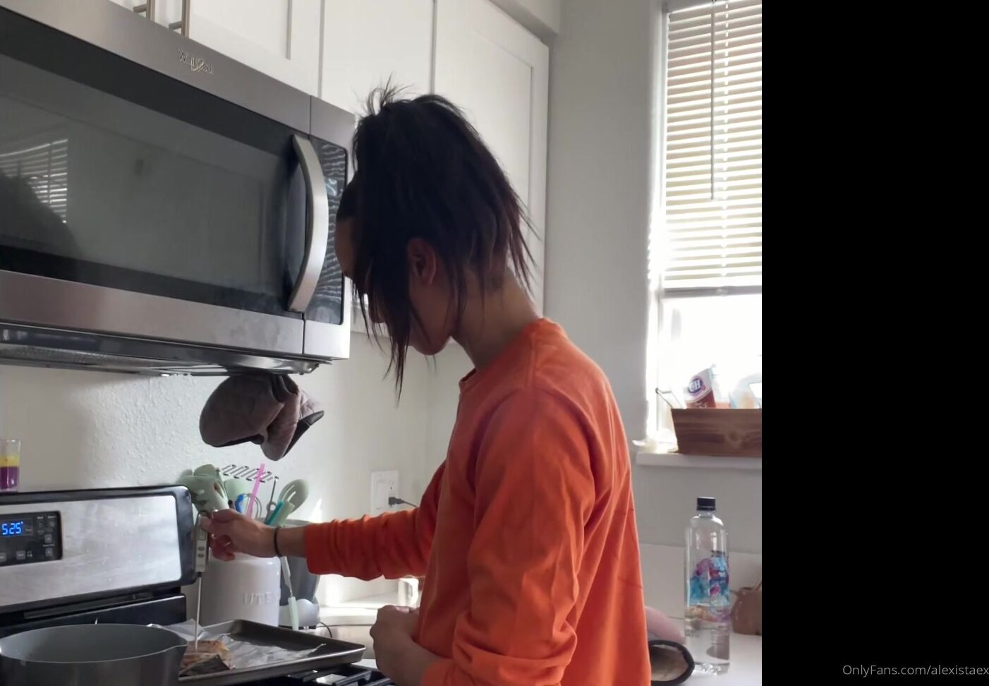 Alexistaex Cooking Steak And Shaking My Ass At The Same Time Vlog