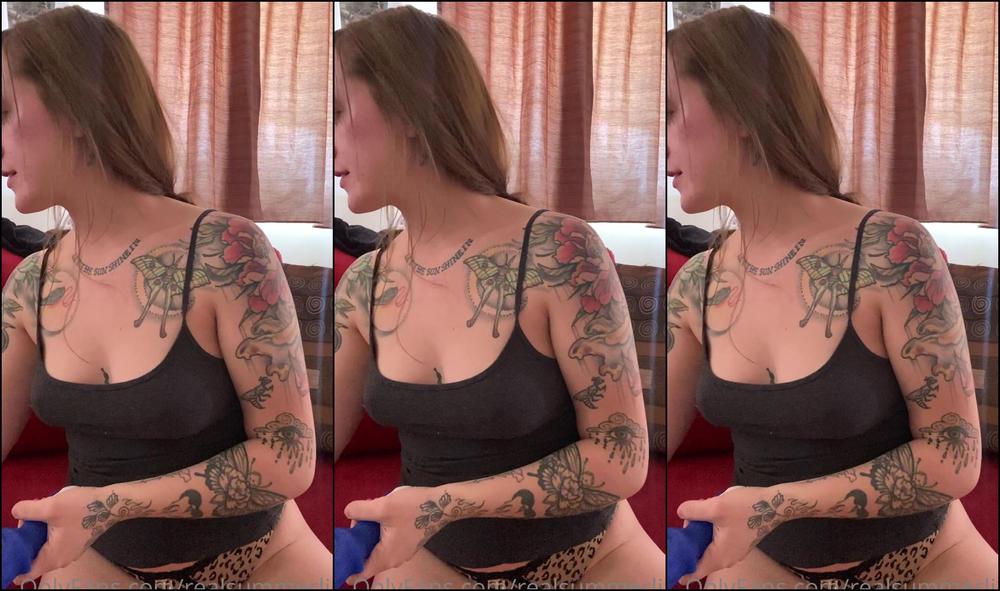 realsummerlily-26-05-2021-2119733570-these-are-all-my-toys-i-have-to-offer-also-here-you-can-see-what-i-am-like-when-i