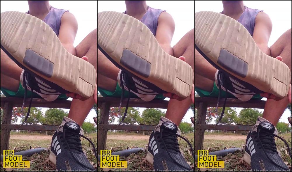 Brfootmodel 2062468287 03 23 2021 Outside Stinky Socks