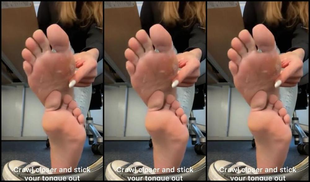 Indubiopronova Nicknamed Indubiopronova Onlyfans Concentrate On My Sweaty Socks Inhale My Perfect Scent You Cannot Get Enough Can You You Cant