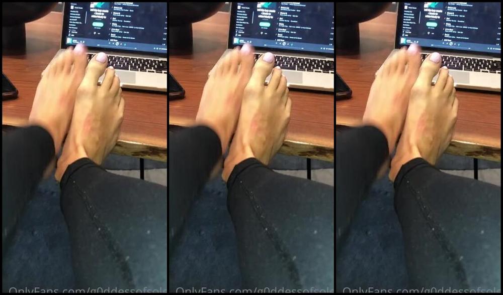 G0Ddessofsoles Nicknamed G0Ddessofsoles Onlyfans Video Public Library Feet On Table