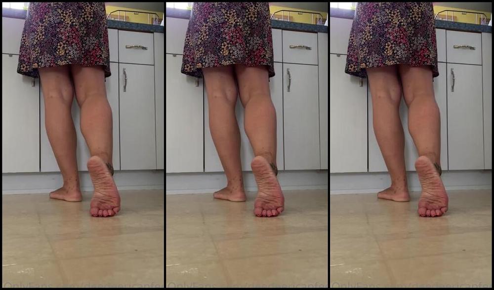 Deedeericanfeet Onlyfans As Requested In My Kitchen While I Wash The Dishes And U Behind Me Watching My Soles Hehe Dont