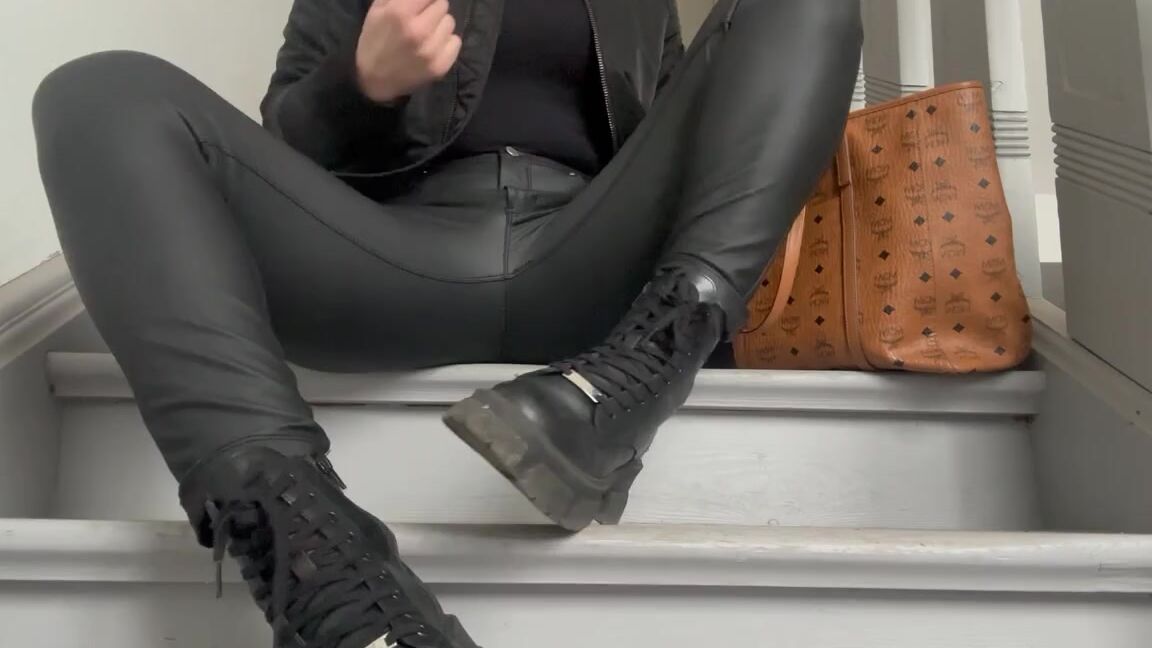 Mrs Larry Onlyfans Das Kommt Davon Wenn Man Seinem Nachbarn Sein Heimliches Schnffelparadies Weg Nimmt Jetzt Muss