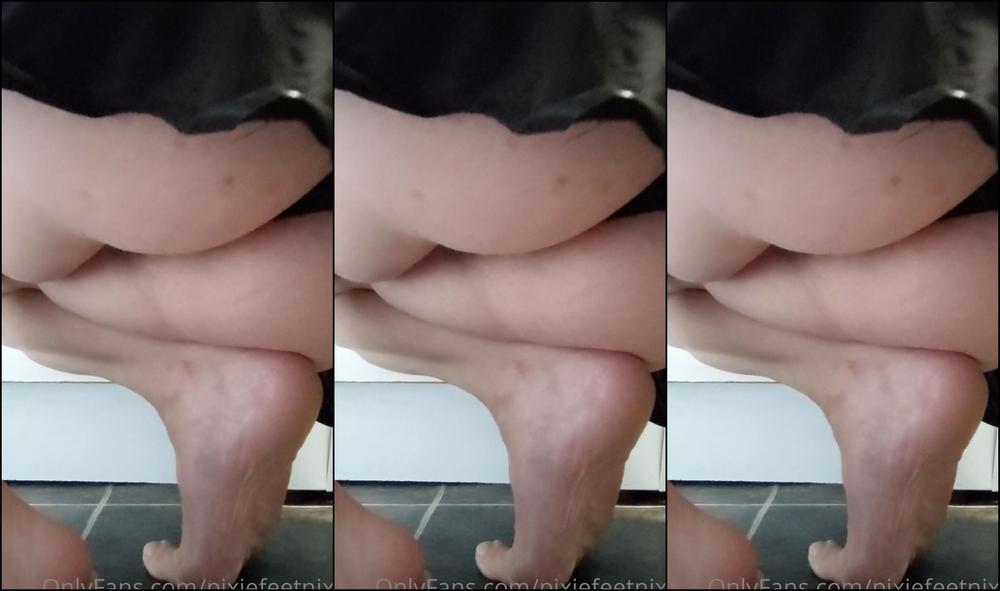 Pixiefeetnixx What Is It About Doing Chores In Lingerie That S So Hot Would You Let Me Stand On You So