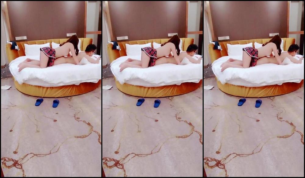 The little brother in glasses is afraid to find a lady to have sex in the hotel Chinese Porn