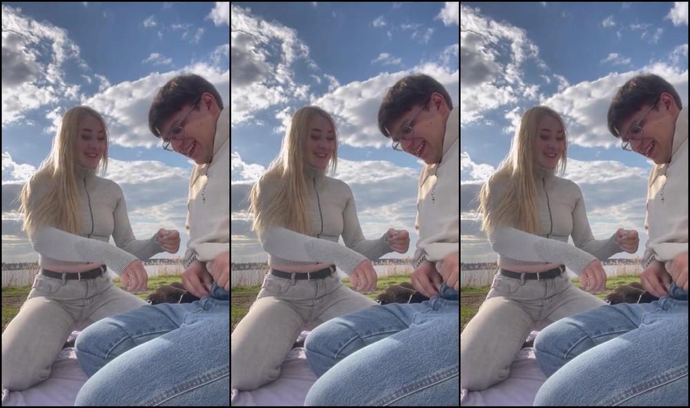 JennyAndJim Публичный минет от возбужденной юной блондинки-незнакомки xH Pornhub