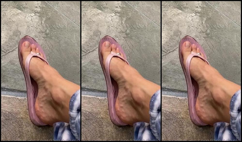 Jamiedaniels Onlyfans At The Kalahari Resort Until Tomorrow Flip Flop Shoe Danglep