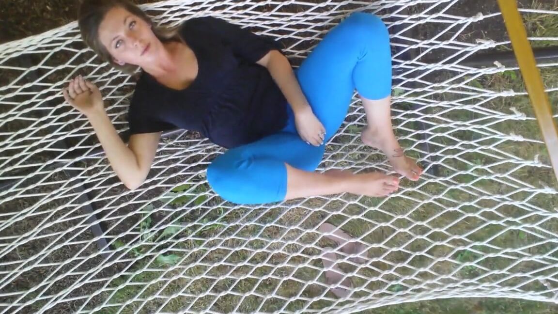 Mandybabyxxx Hammock Masturbating
