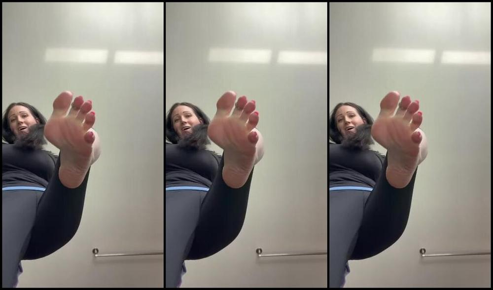 Jennysfeet Foot Fetish 04 24 2024 Onlyfans Video A Tiny Bug Man Thinks He Can Invade My House While Im Spring Cleaning