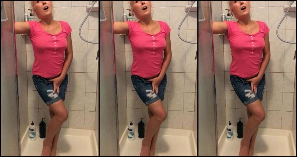 18 & 19 Yrs Old, Blonde, Fetish, Pee, Teens steph leen holding my pee until i pee my pants ManyVids