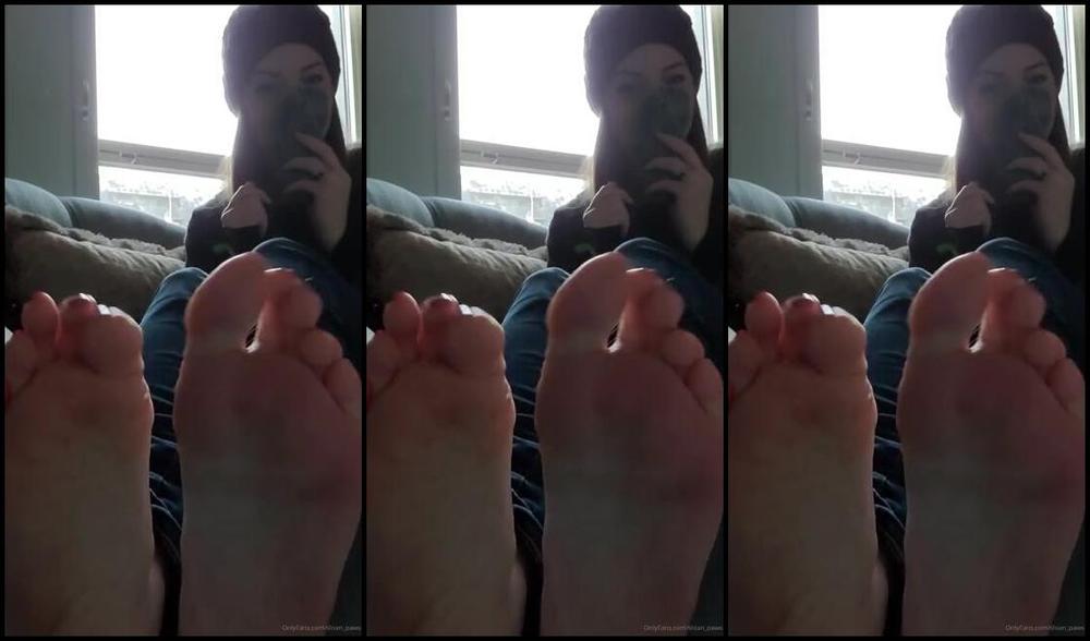 Sloans Paws Nicknamed Sloan Paws 02 10 2020 Onlyfans Video Sock Removal After Wearing My Boots And Wooly Socks All Day Walking Around Quebec City