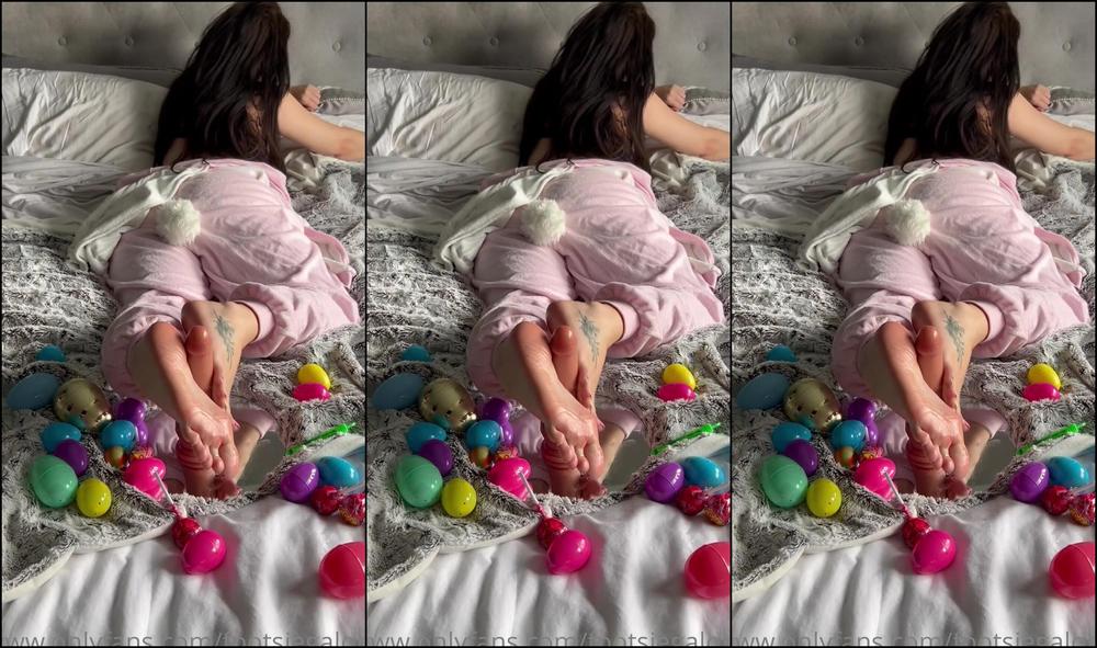 Footsiegalore It S Good Friday So Footsie Bunny Wants To Make It An Extra Good Friday