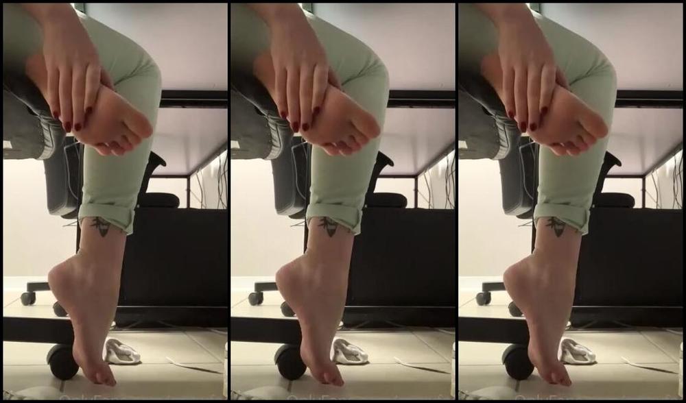 Romy Feet Nicknamed Romyfeet Onlyfans J Ai Fais Le Choix De Couper Le Son Parce Que Mes Associs Faisaient Trop