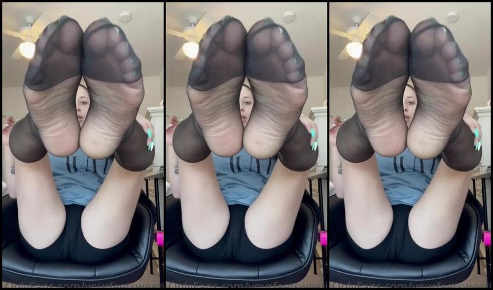Sweetiestoes Aka Yourfeetsweetie Onlyfans Chilling And Smoking With My Nylons
