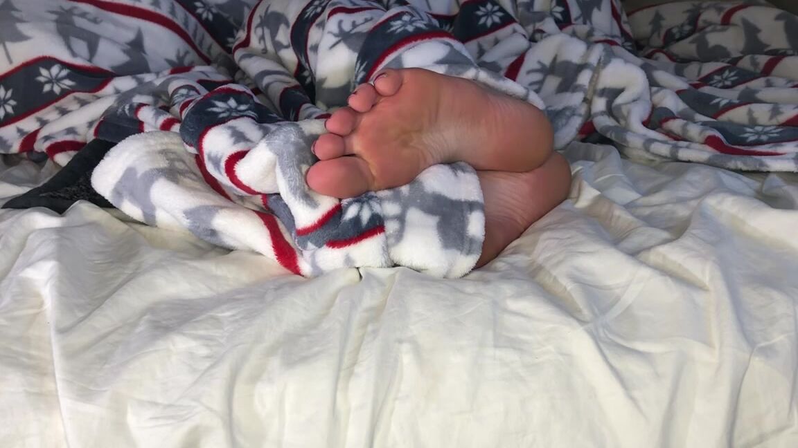 Delilah Nicknamed Footiesfeets Onlyfans Sleeping Toes It S Nap Time In The Delilah House Hold Come Join