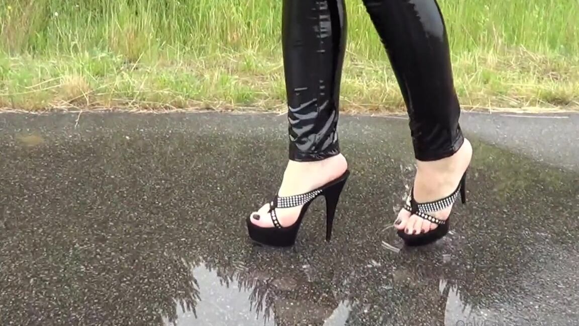 Madiheels Nicknamed Madiheels Onlyfans Sexy Video With Platform Flip Flops