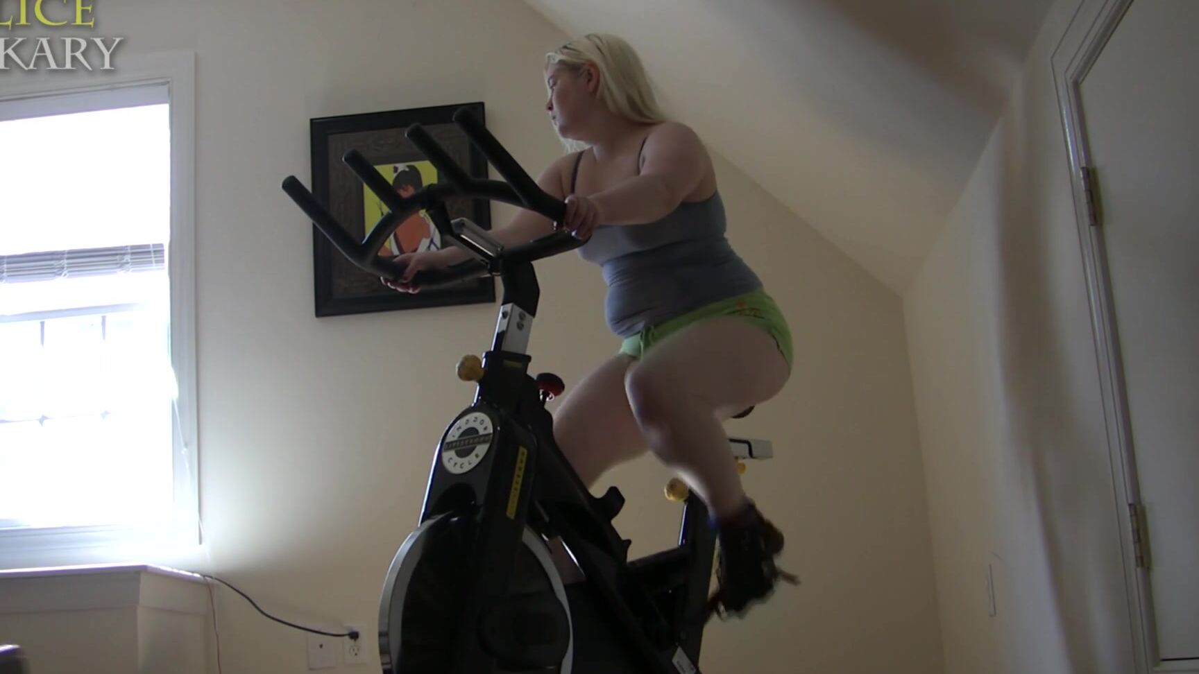 Aliceskary Worship While I Work Out