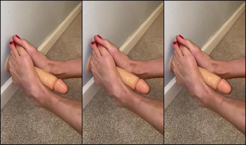 suziebest-20-11-2019-89841564-foot-wank