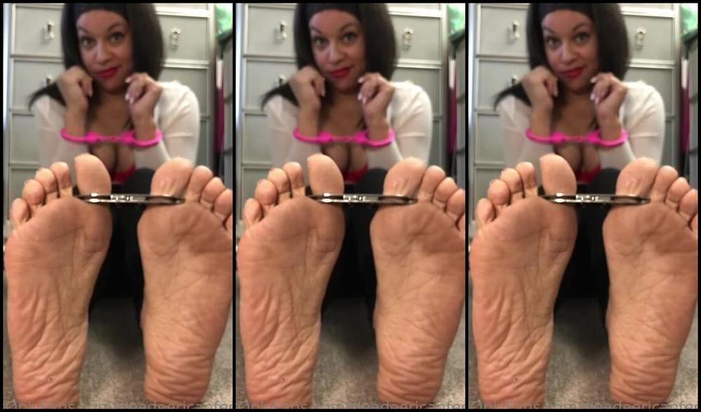 Deedeericanfeet Onlyfans Hiyaaaa My Fav Peeps This One Is A Request For My New Handcuffs And Toe Cuffs A Bit Blurry