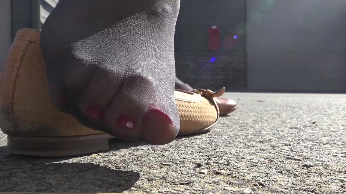Worldgoddess Onlyfans Haha My Feet Get So Sweaty And Smelly In These Flats It Was A Hot Day And My Nylons Reek Smell