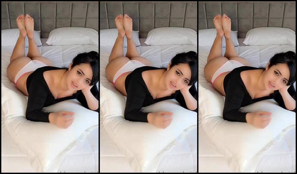 Goddessgabriela Onlyfans Cumming On Your Girlfriends Sisters Feet You Go Over To See Your Girl Shes Not Home Yet You Noti