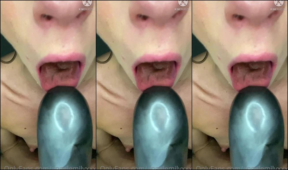 angelemilyxxxx-22-10-2021-2253798094-coucou-mes-cheri-je-vous-souhaite-un-bon-week-end-.-gros-bisons-hey-my-dears-how-are-